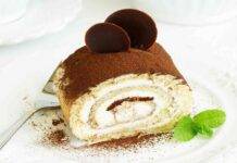 Rotolo soffice con crema al tiramisù | irresistibile e pronto in 10 minuti Rotolo soffice con crema al tiramisù