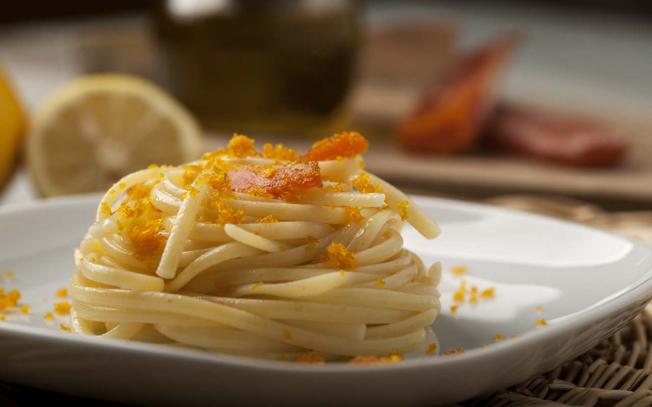 Spaghetti con la bottarga | Un piatto chic e di lusso