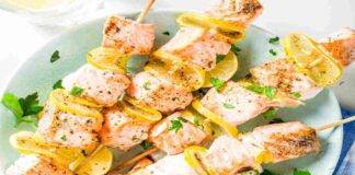 Spiedini di salmone grigliato limone e menta in 5 minuti