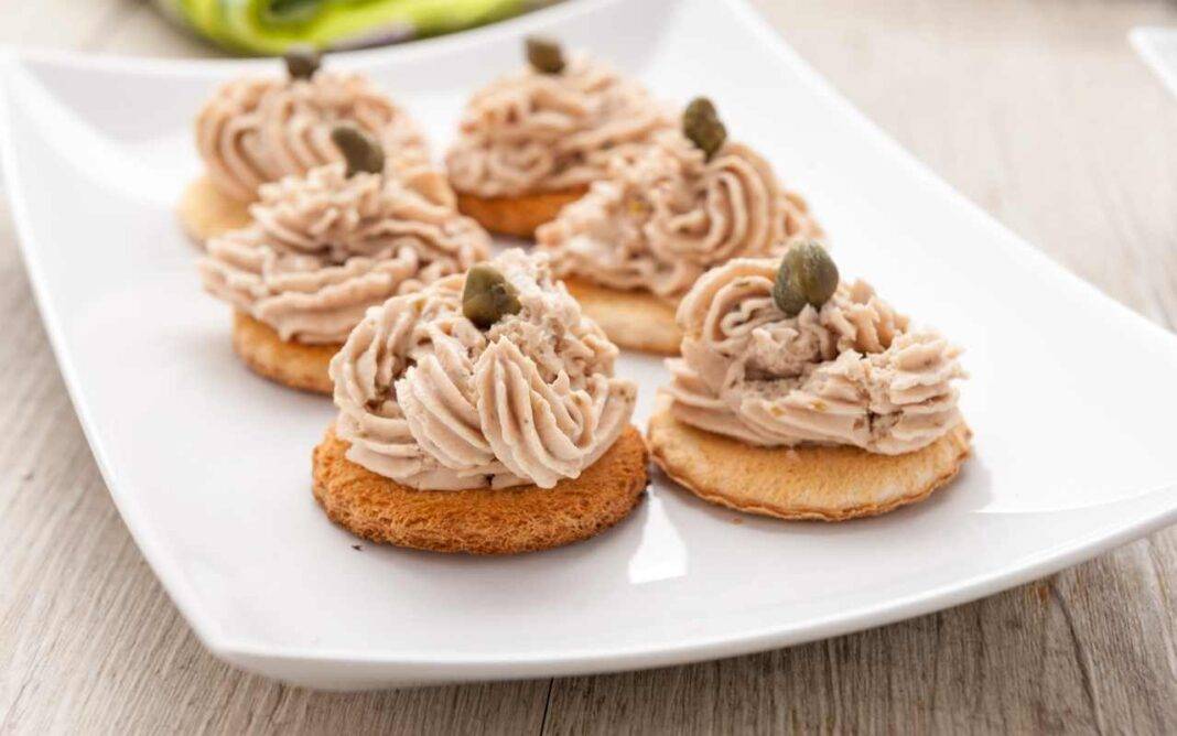 Spuma di tonno e ricotta | Ottimo come snack mattutino o pomeridiano Spuma di tonno e ricotta | Ottimo come snack mattutino o pomeridiano