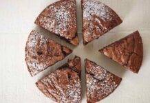 Torta al cioccolato cremosa senza glutine | Golosa e facilissima da fare Dolce al cioccolato senza latte e lievito