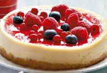 Torta allo yogurt e cioccolato bianco, la torta fredda in poco tempo cheesecake yogurt e frutti frutti