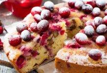 Torta con mirtilli rossi e pistacchi | Buona già al primo morso Torta con mirtilli rossi