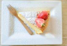 Torta magica al limone e ricotta | Facile e sofficissima Dolce alto con ricotta