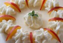Dolce panna e frutta estiva