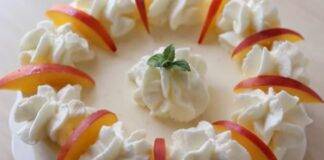 Dolce panna e frutta estiva