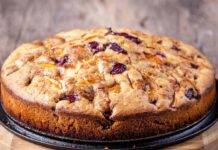 Torta con frutta fresca