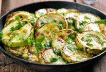 Zucchine trifolate al basilico | Contorno delizioso in 10 minuti zucchine trifolate al basilico ricettasprint