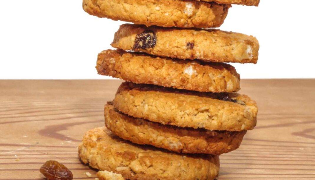 Biscotti integrali con fiocchi di avena e uvetta | Semplici e golosi