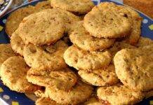 Biscotti vegani con fiocchi d’avena | Leggeri e semplicissimi da realizzare Dolcini ai cereali