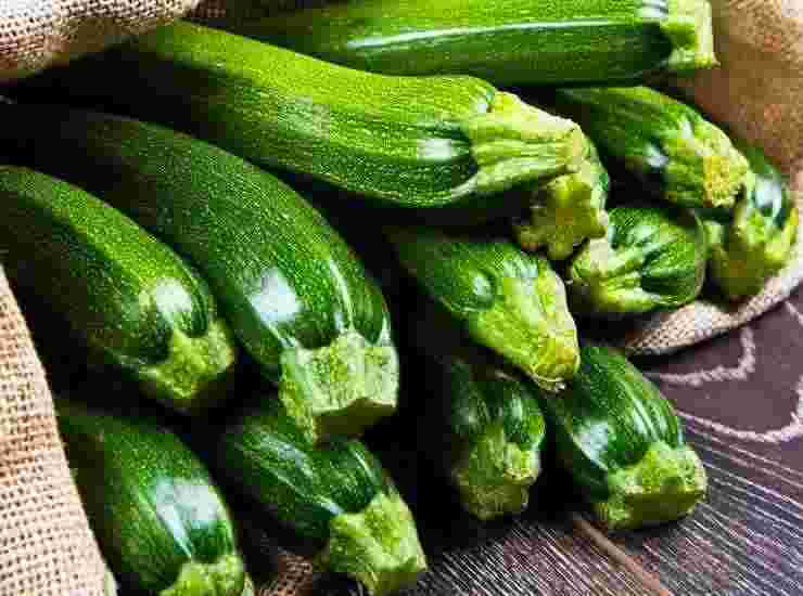 Bruschetta con zucchine a fettine FOTO ricettasprint