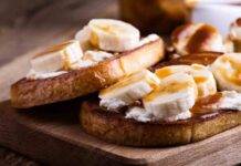 Bruschette con caramello mascarpone e banana