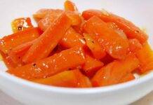 Carote caramellate in padella | Gustose, diverse e sfiziose carote caramellate ricetta FOTO ricettasprint