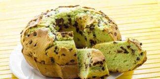 Ciambella pistacchio e gocce di cioccolato AdobeStock