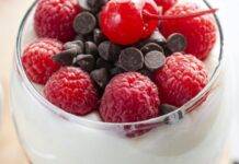 Crema Budwig | Dolcino al cucchiaio gustoso e pronto in 5 minuti Dolcino al cucchiaio con frutta di stagione