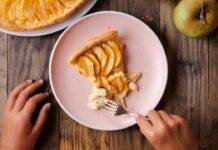 Crostata con mele e marmellata | Tutti hanno iniziato a farlo in questo modo Crostata