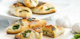Fagottini sfogliati con spinaci ricotta e mozzarella