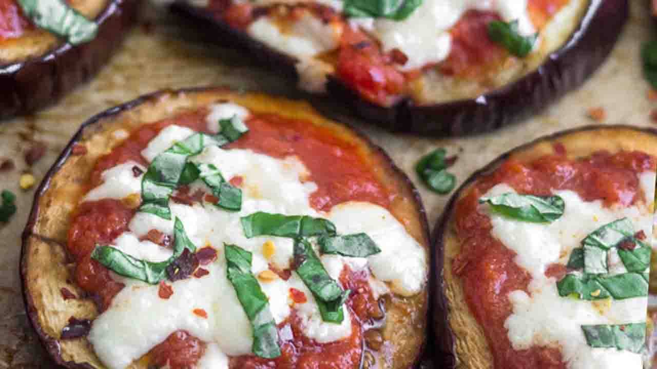 Melanzane con pomodoro e mozzarella