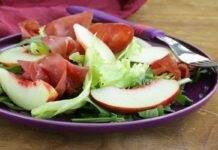 Insalata di pesche, rucola e bresaola | Leggera e fresca insalata pesche rucola bresaola ricetta FOTO ricettasprint