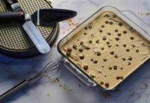 Marquise al cioccolato variegata al caffè