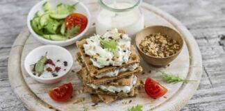 crackers con formaggio aromatico