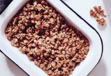 Muesli croccante fatto in casa | Gustoso e pronto in poche facili mosse Granola casalinga