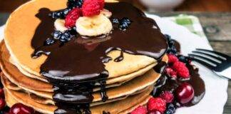 Dolcetti con frutta e cioccolato