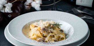 Pappardelle con melanzane e crema di formaggio AdobeStock