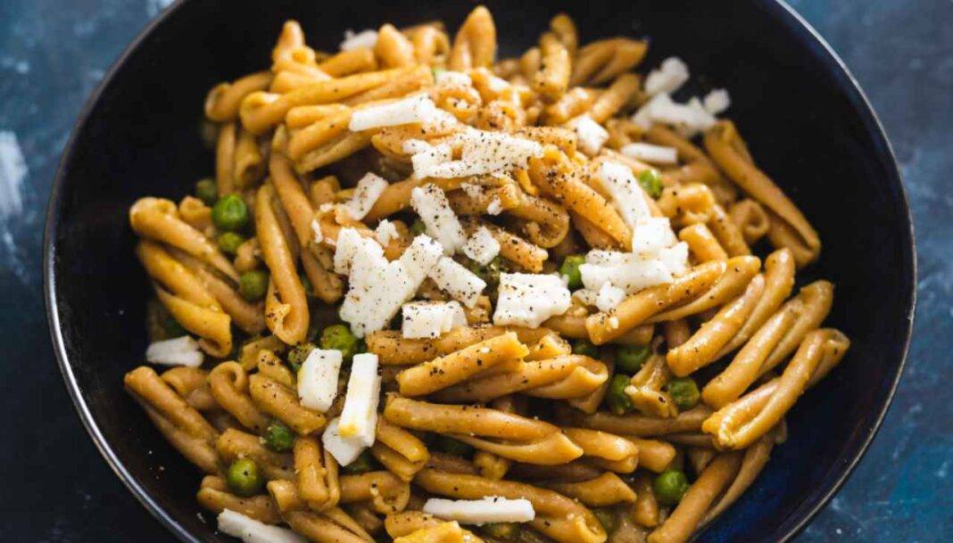 Pasta con wurstel feta e piselli Primo originale e gustoso