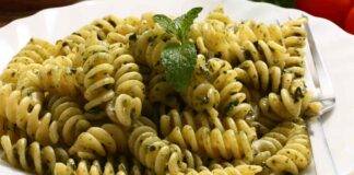 Pasta con pesto d'erba aromatica