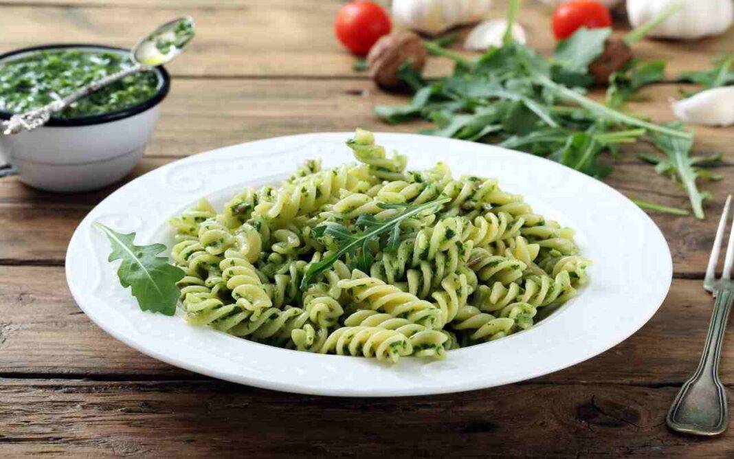 Pasta fredda con pesto e rucola Il colore che fa bella la pasta