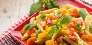 Pasta con ortaggi e erbe aromatiche