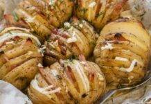 Finger food di patate con formaggio e affettato