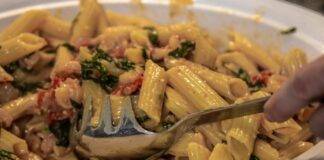 Penne cremose rucola pomodorini e gamberetti ricettasprint