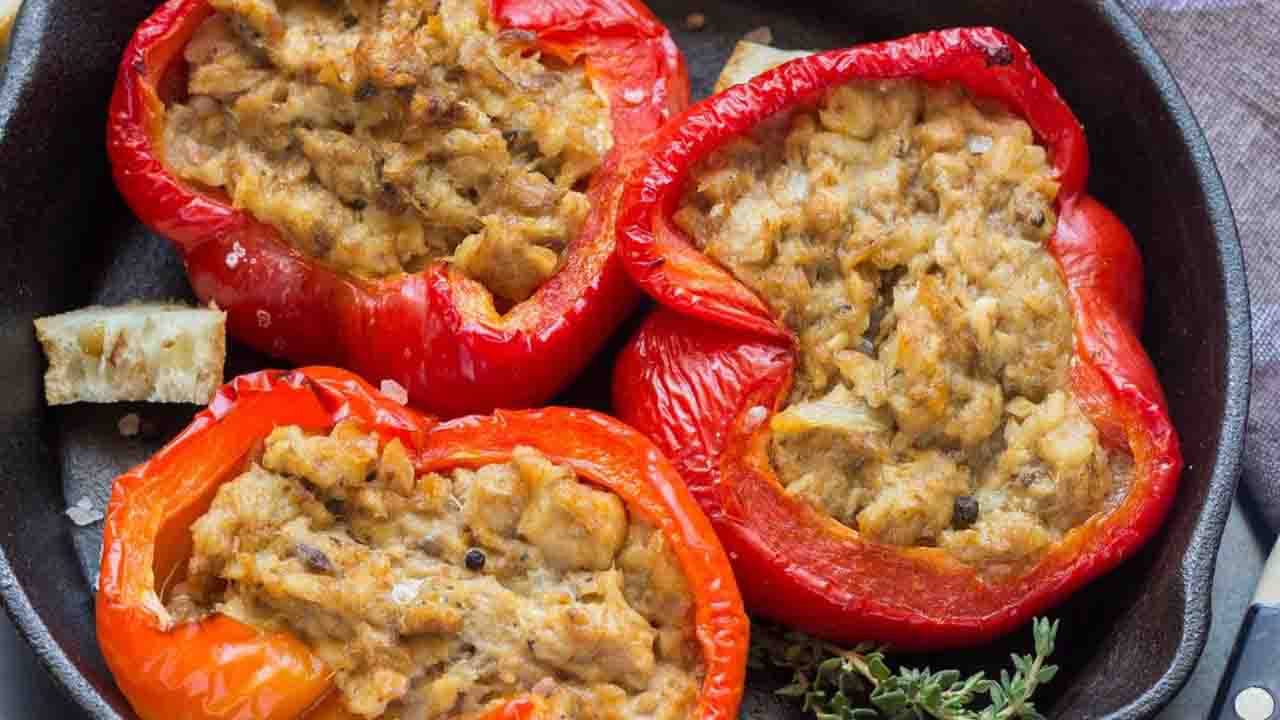 Peproni al forno con tonno e alici