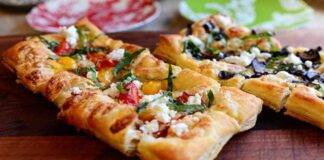 Pizza sfogliata con verdure grigliate e feta