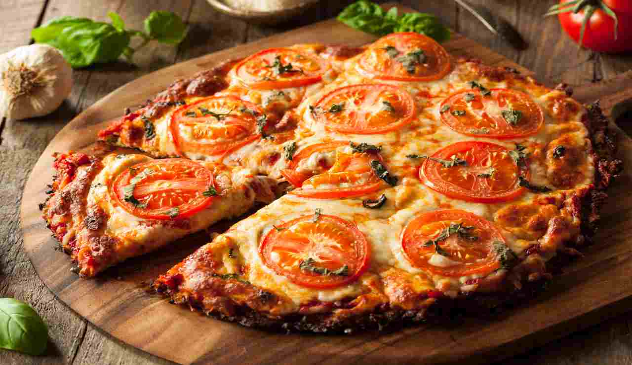 Pizza sprint cavolfiore pomodori e mozzarella