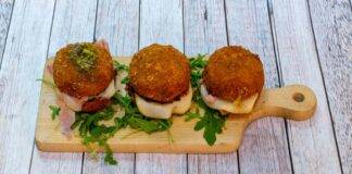 Sandwich di polpette farcite