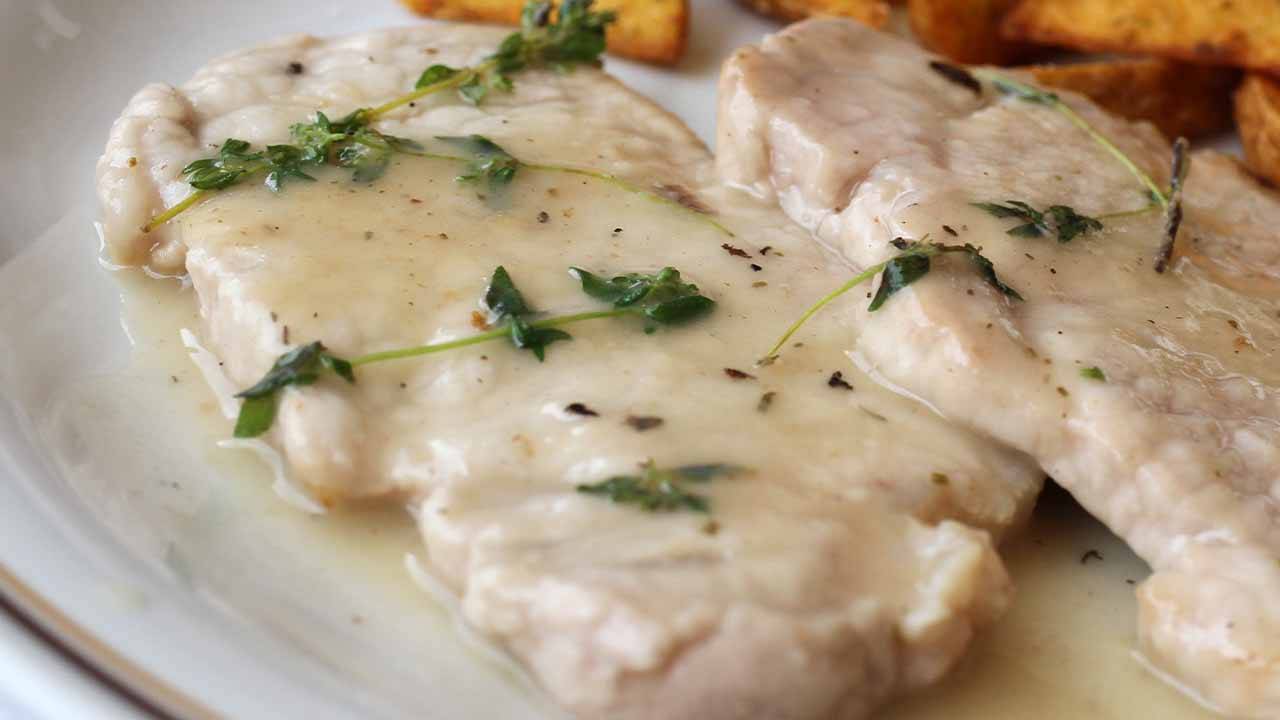 Petto di pollo infarinato cotto al burro