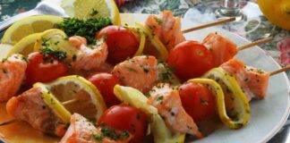 spiedini salmone ricetta FOTO ricettasprint