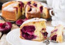 Torta con prugne e cannella | Il dessert delizioso e invitante Torta con prugne