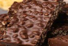 Barrette di cioccolato e riso soffiato con granella, snack goloso Snack al cioccolato e riso