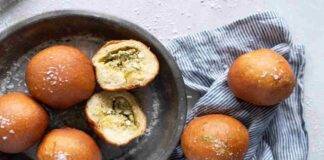 Bomboloni salati al pesto di zucchine e feta