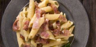 Pasta con legumi e pancetta