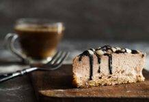 Cheesecake cotta alle nocciole e cioccolato