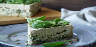 Cheesecake salata di ricotta con spinaci pinoli