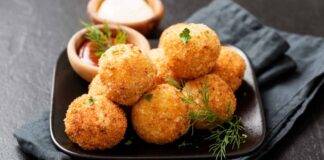 Palline fritte di patate, formaggio e rosmarino