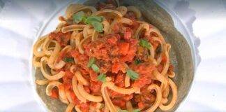 Pasta con melanzane e pomodori secchi e freschi