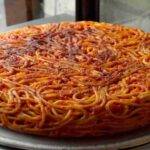 Frittata di spaghetti con cuore filante