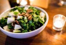 Insalata pere, datteri e noci | Praticità e comodità a pranzo insalata pere datteri noci ricetta FOTO ricettasprint